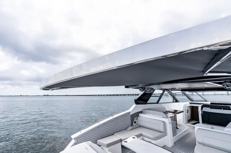 Slide: The Image of Cruisers 50 GLS Outboard 2025 - 82