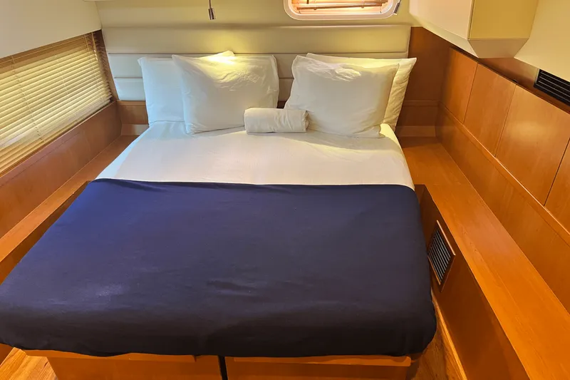 Slide: The Image of Aquila 48 2016 - 9