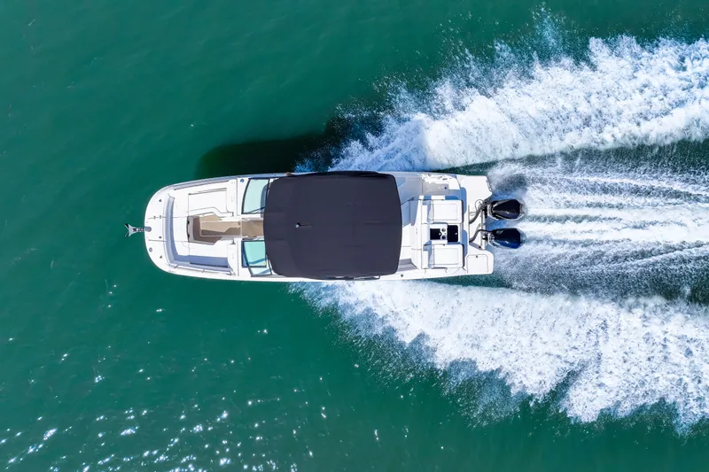 Slide: The Image of Sea Ray SDX 290 Outboard 2025 - 16