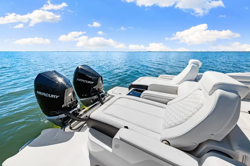 Slide: The Image of Sea Ray SDX 290 Outboard 2025 - 22