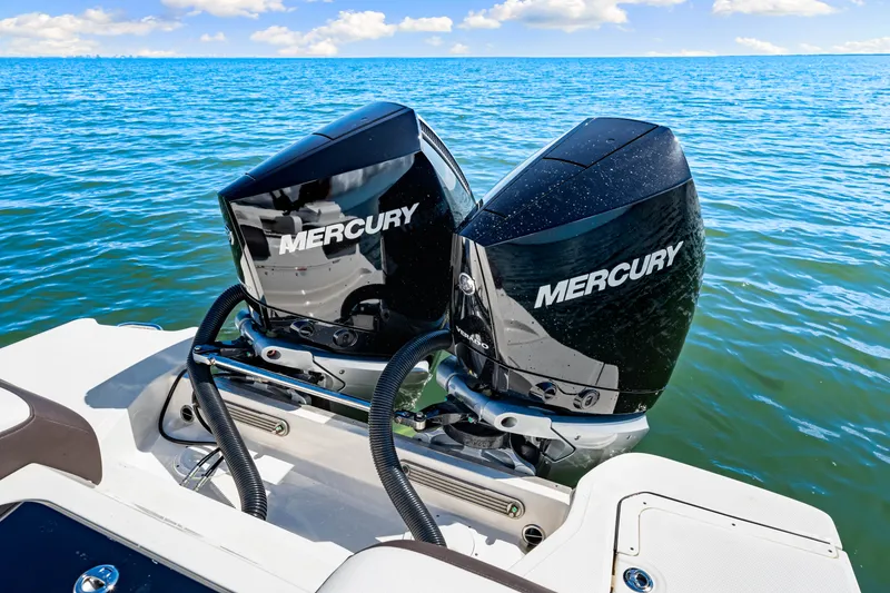 Slide: The Image of Sea Ray SDX 290 Outboard 2025 - 24
