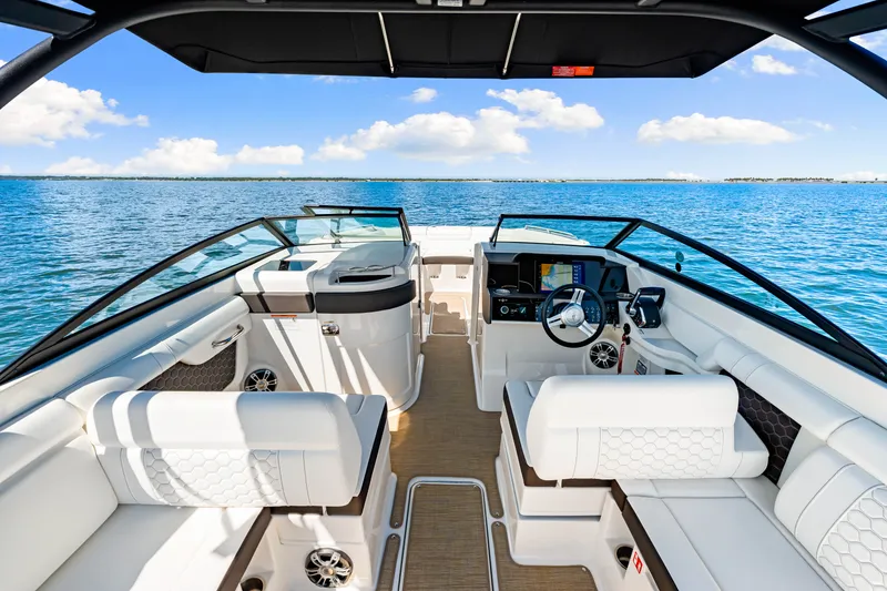 Slide: The Image of Sea Ray SDX 290 Outboard 2025 - 30