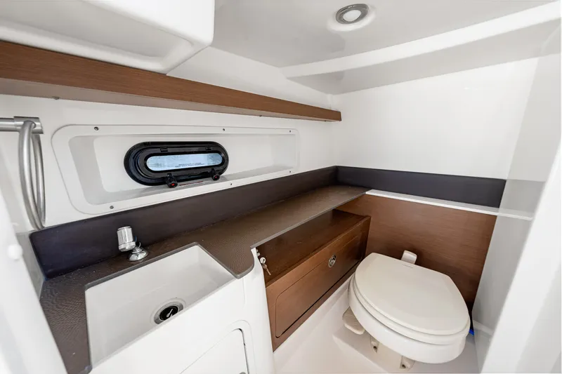 Slide: The Image of Sea Ray SDX 290 Outboard 2025 - 39