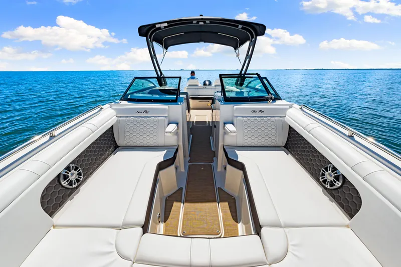 Slide: The Image of Sea Ray SDX 290 Outboard 2025 - 42