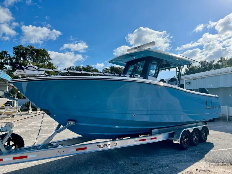 The Image of Robalo R300 2026 - 0