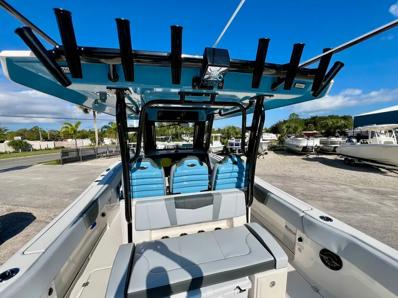 Slide: The Image of Robalo R300 2026 - 20