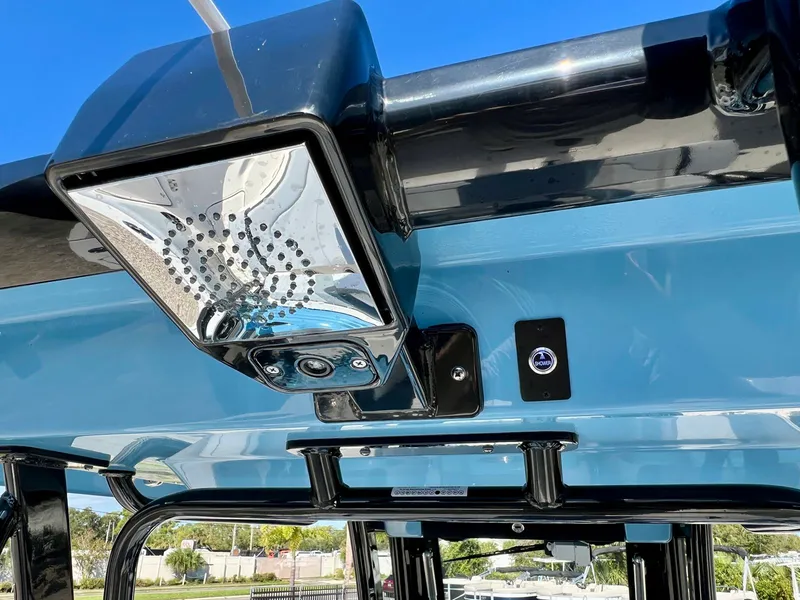 Slide: The Image of Robalo R300 2026 - 21