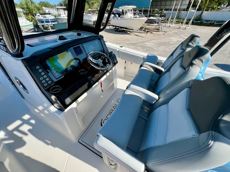 Slide: The Image of Robalo R300 2026 - 22