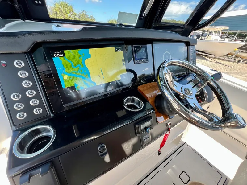 Slide: The Image of Robalo R300 2026 - 27