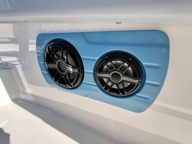 Slide: The Image of Robalo R300 2026 - 30