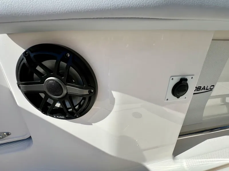 Slide: The Image of Robalo R300 2026 - 31