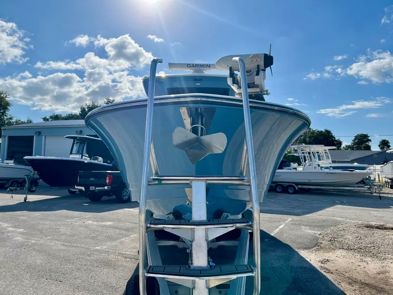 Slide: The Image of Robalo R300 2026 - 7