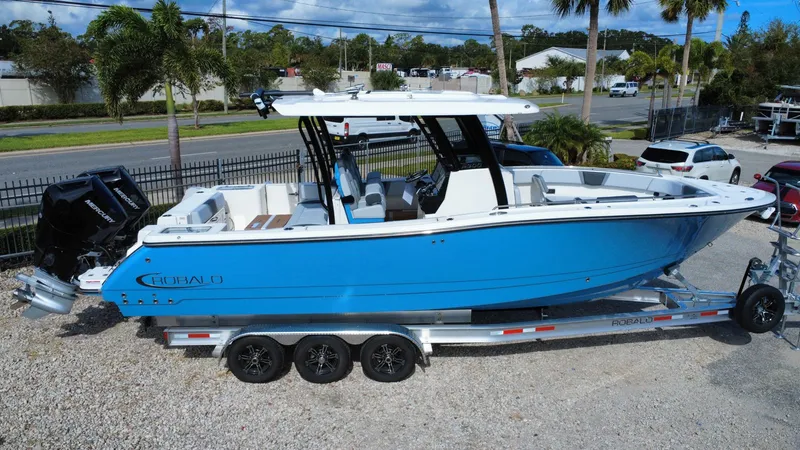 Slide: The Image of Robalo R300 2026 - 8