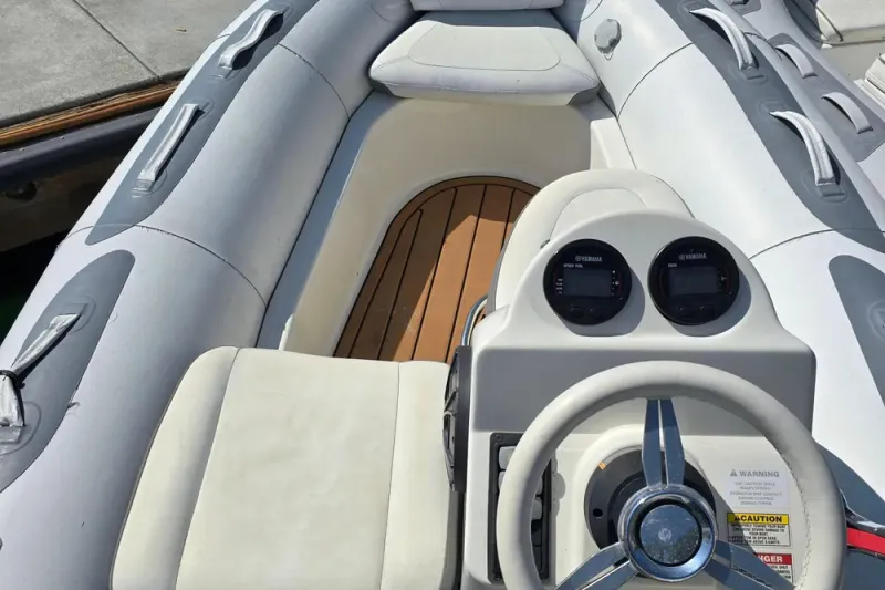 Slide: The Image of Avon Seasport 400DL 2017 - 4