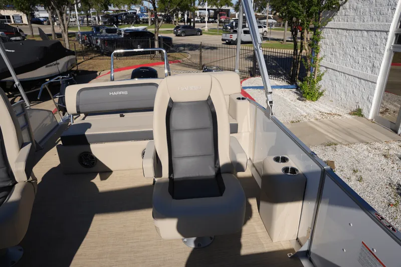 Slide: The Image of Harris 230 Cruiser 2025 - 13