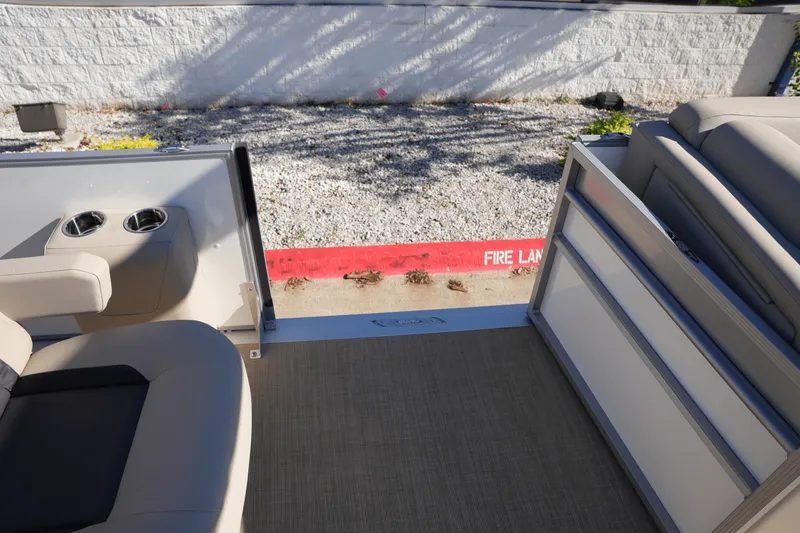 Slide: The Image of Harris 230 Cruiser 2025 - 16