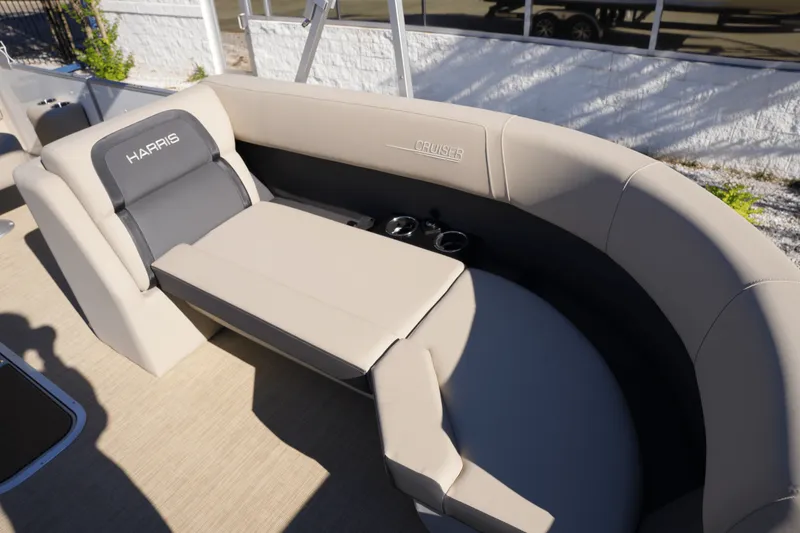 Slide: The Image of Harris 230 Cruiser 2025 - 19