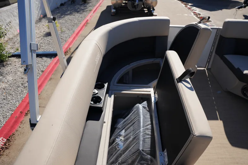 Slide: The Image of Harris 230 Cruiser 2025 - 21