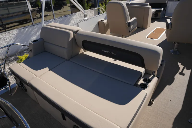 Slide: The Image of Harris 230 Cruiser 2025 - 8