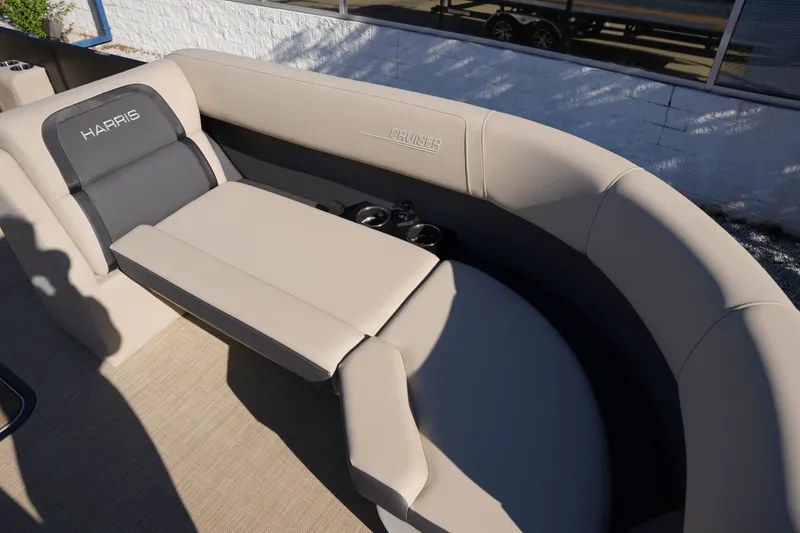 Slide: The Image of Harris 230 Cruiser 2025 - 10