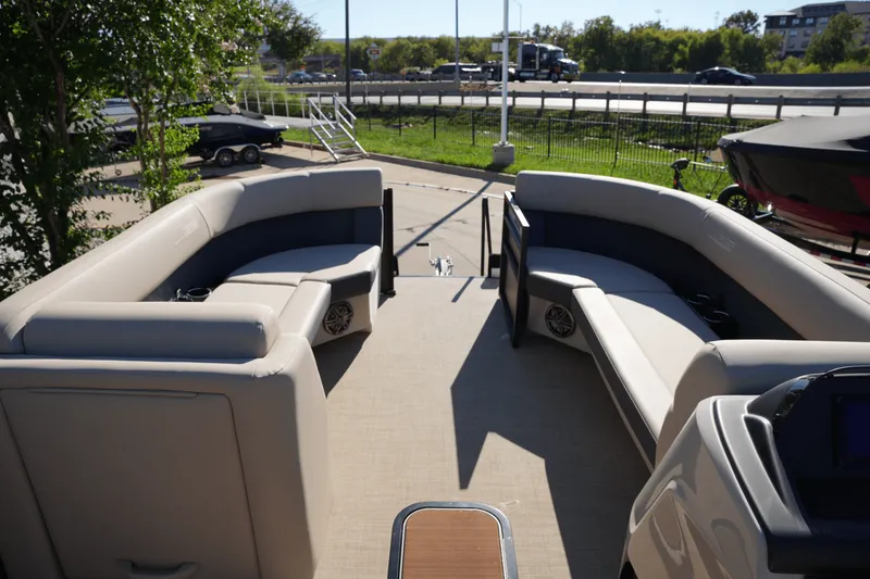 Slide: The Image of Harris 230 Cruiser 2025 - 12