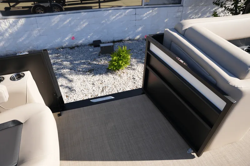 Slide: The Image of Harris 230 Cruiser 2025 - 13