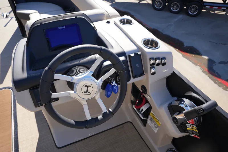 Slide: The Image of Harris 230 Cruiser 2025 - 18