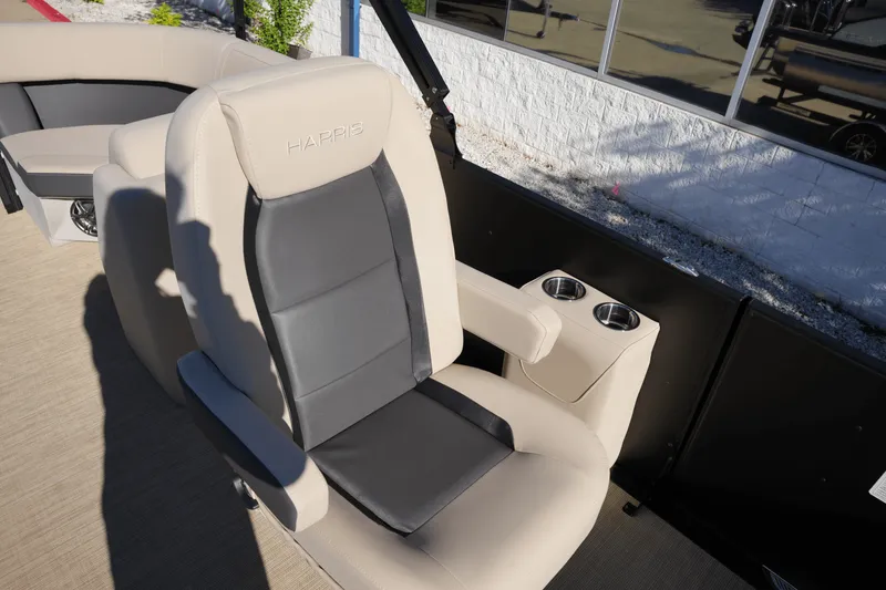 Slide: The Image of Harris 230 Cruiser 2025 - 19