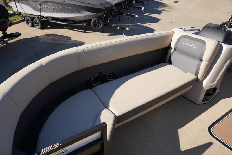 Slide: The Image of Harris 230 Cruiser 2025 - 9