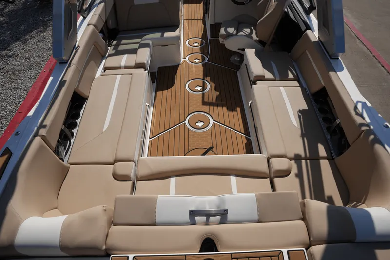 Slide: The Image of Mastercraft X24 2022 - 11