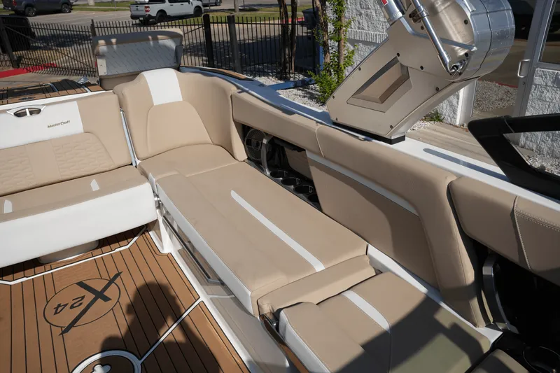 Slide: The Image of Mastercraft X24 2022 - 14