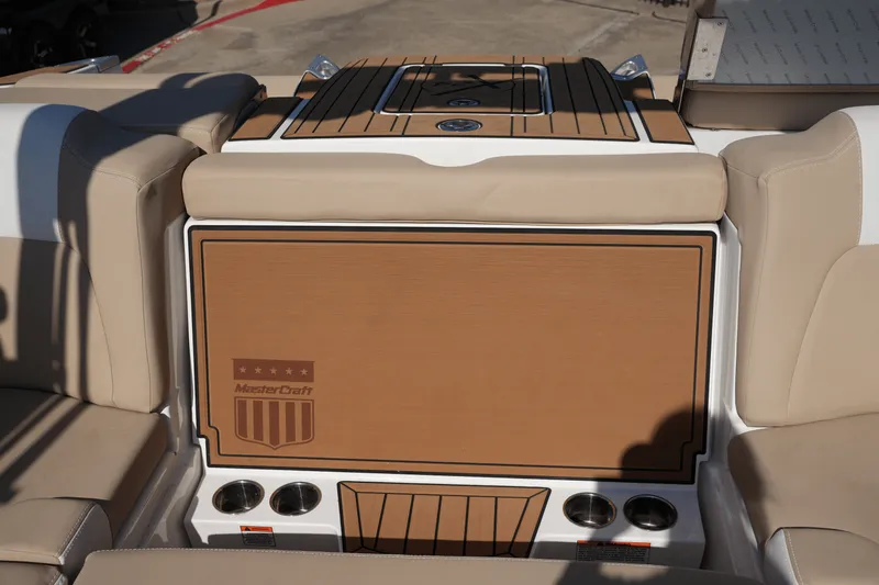 Slide: The Image of Mastercraft X24 2022 - 16