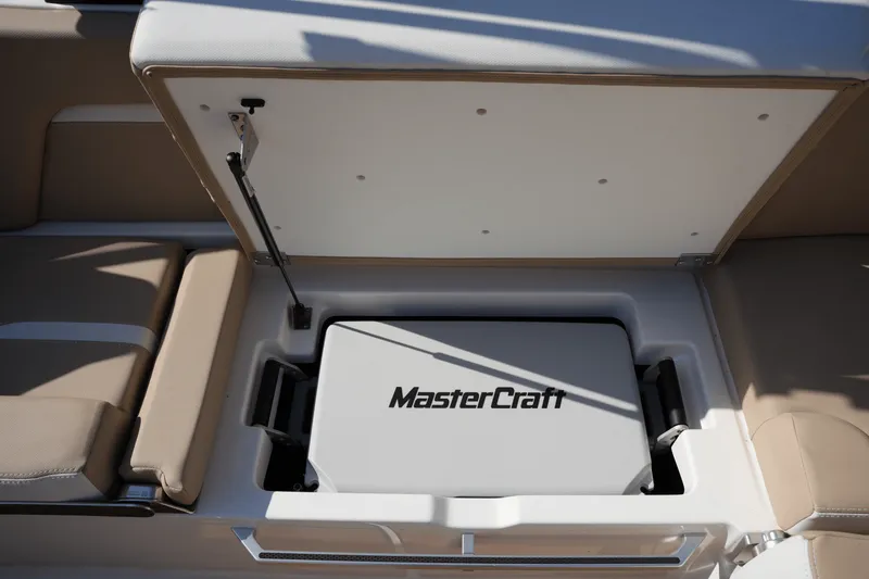 Slide: The Image of Mastercraft X24 2022 - 19
