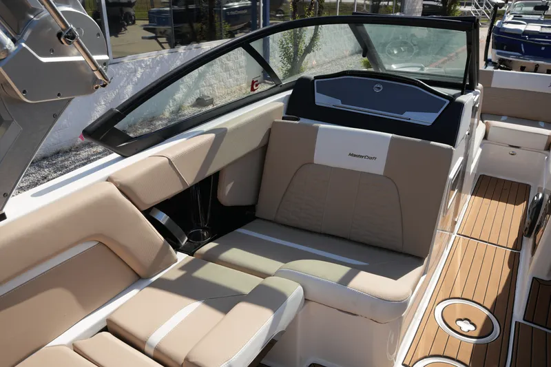 Slide: The Image of Mastercraft X24 2022 - 20