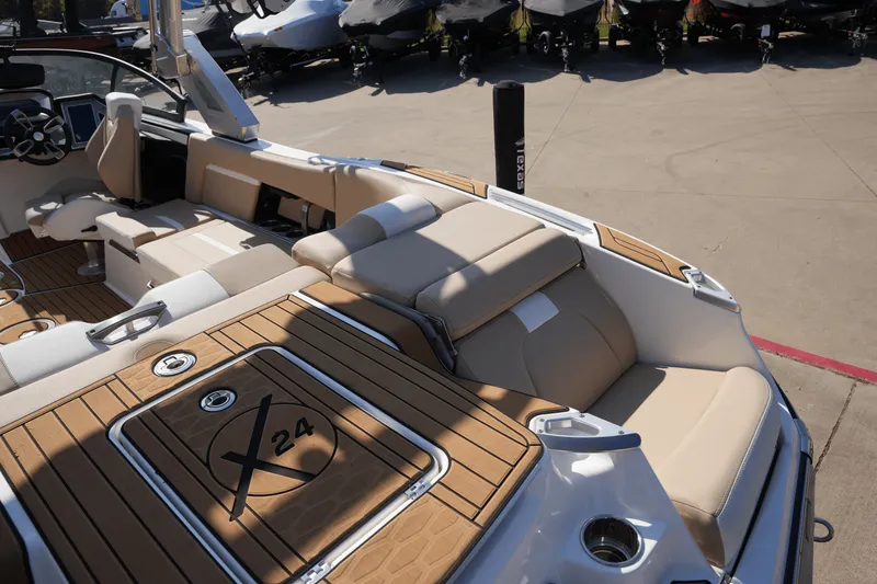 Slide: The Image of Mastercraft X24 2022 - 6