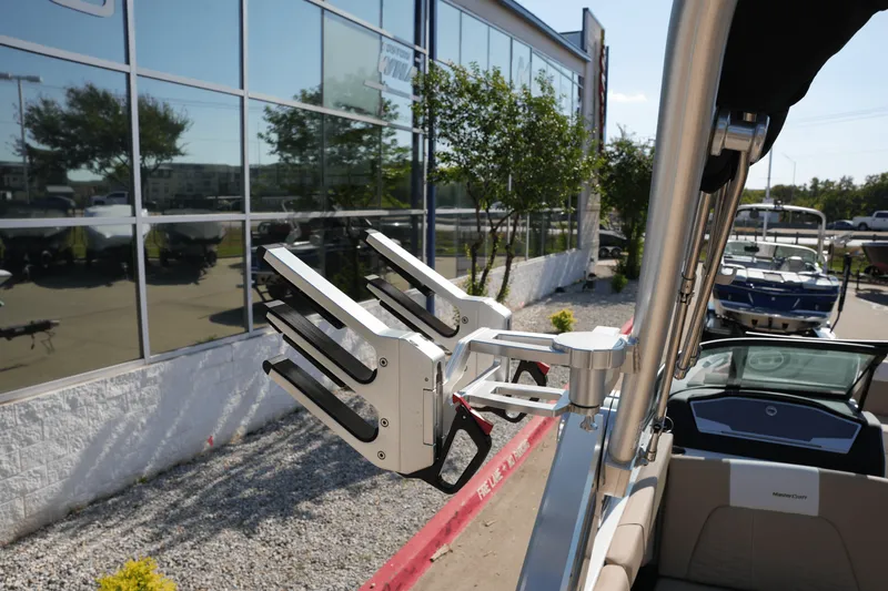 Slide: The Image of Mastercraft X24 2022 - 8