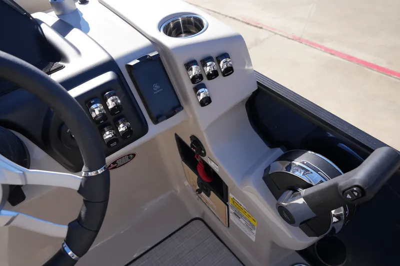 Slide: The Image of Harris 210 Cruiser 2025 - 14