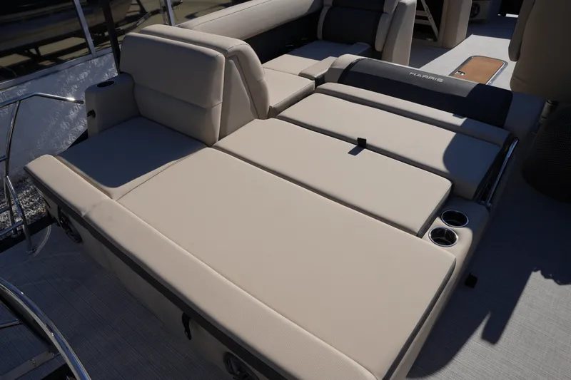 Slide: The Image of Harris 210 Cruiser 2025 - 23