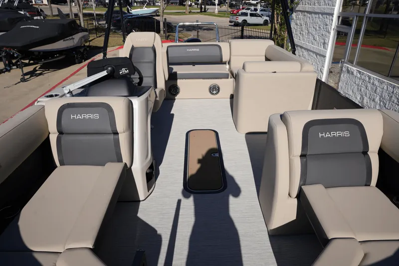 Slide: The Image of Harris 210 Cruiser 2025 - 7