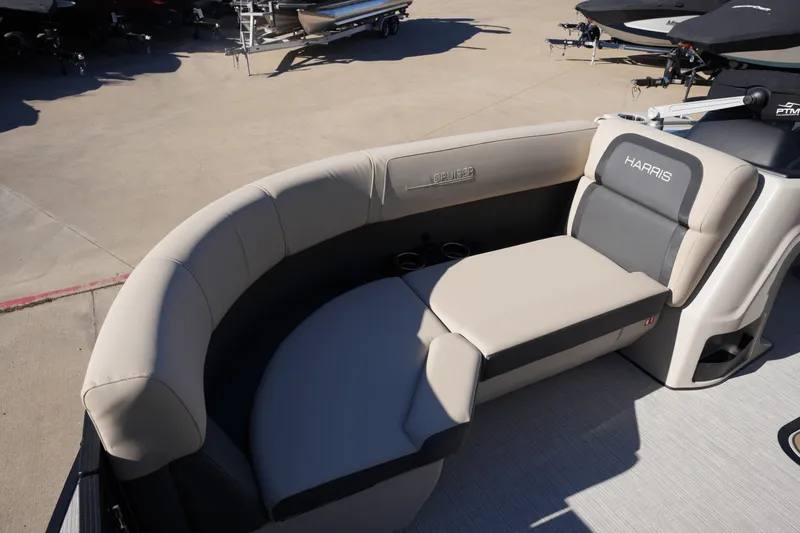 Slide: The Image of Harris 210 Cruiser 2025 - 8