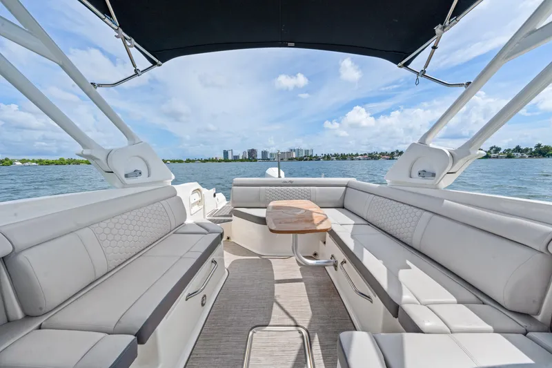 Slide: The Image of Sea Ray SDX 270 Outboard 2023 - 15