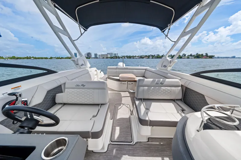 Slide: The Image of Sea Ray SDX 270 Outboard 2023 - 19