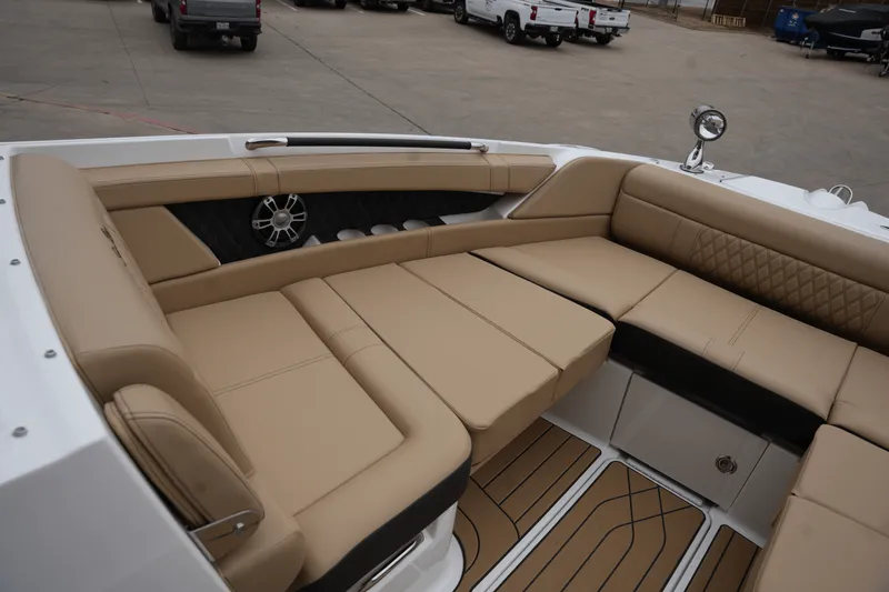 Slide: The Image of Sea Ray SLX 350 2025 - 14