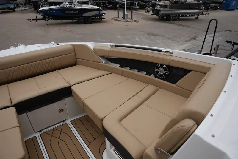 Slide: The Image of Sea Ray SLX 350 2025 - 15