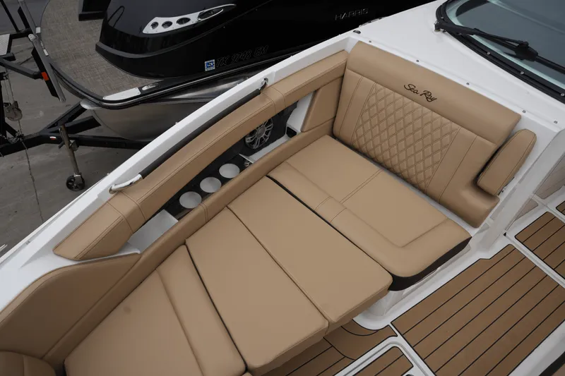 Slide: The Image of Sea Ray SLX 350 2025 - 16