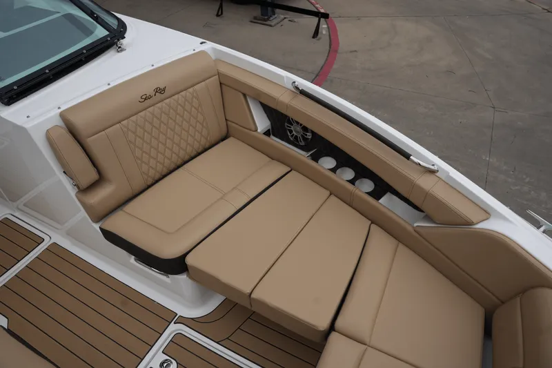 Slide: The Image of Sea Ray SLX 350 2025 - 17