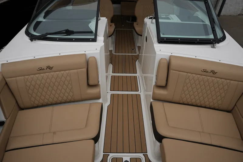 Slide: The Image of Sea Ray SLX 350 2025 - 19