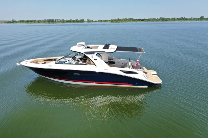 Slide: The Image of Sea Ray SLX 350 2025 - 2