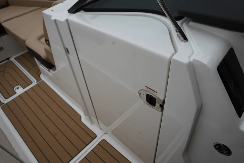Slide: The Image of Sea Ray SLX 350 2025 - 22
