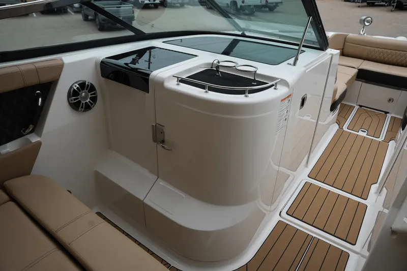 Slide: The Image of Sea Ray SLX 350 2025 - 24
